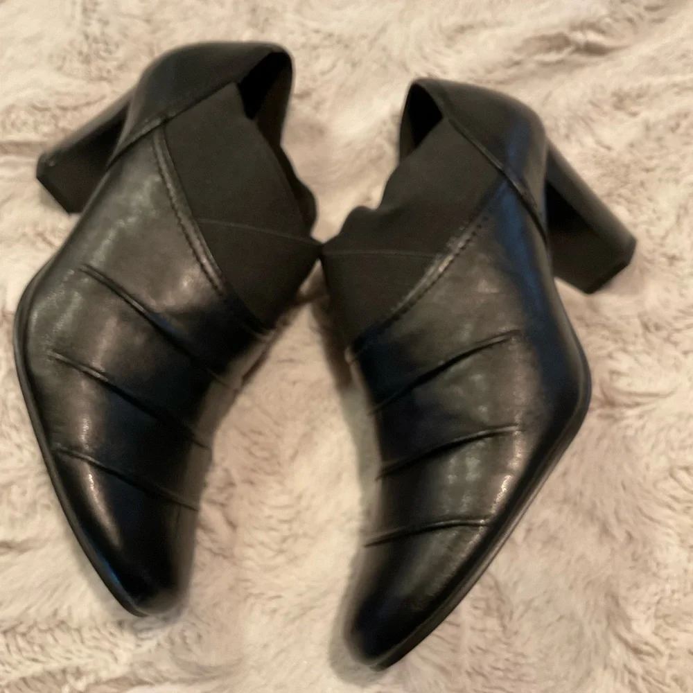 MICHAEL Shannon “Banner” Faux Leather Bootie with Stretch Top Size 7.5